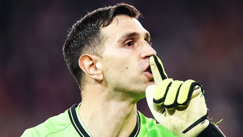 El Dibu, otra vez, protagonista